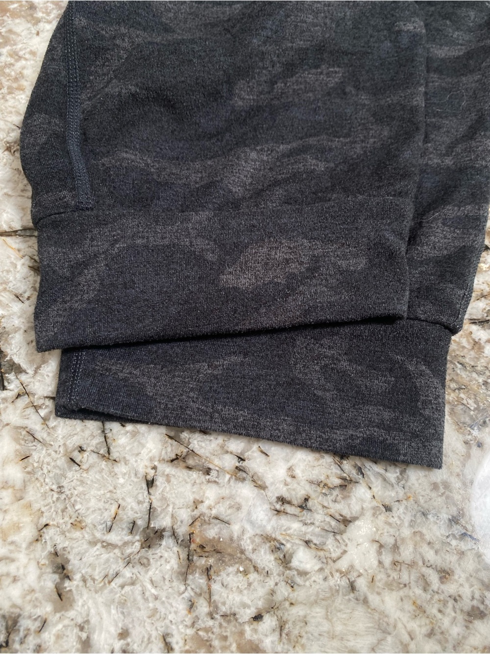 Vuori DreamKnit Performance Joggers Women’s XL Camo Sweatpants - Picture 7 of 9